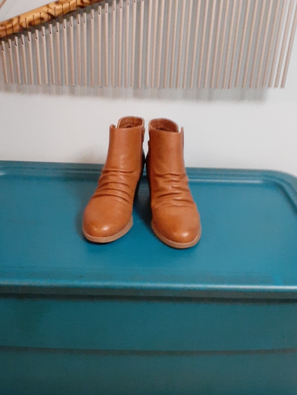 BareTraps Tan Leather Ankle Booties with Subtle Ruched Detail size 9 med.